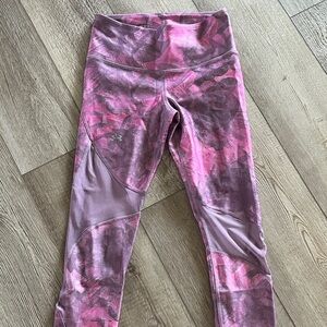 Under Armour mid calf length leggings size Medium